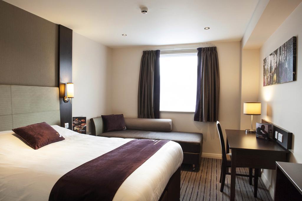 Premier Inn Birmingham City Centre Bridge Street ภายนอก รูปภาพ